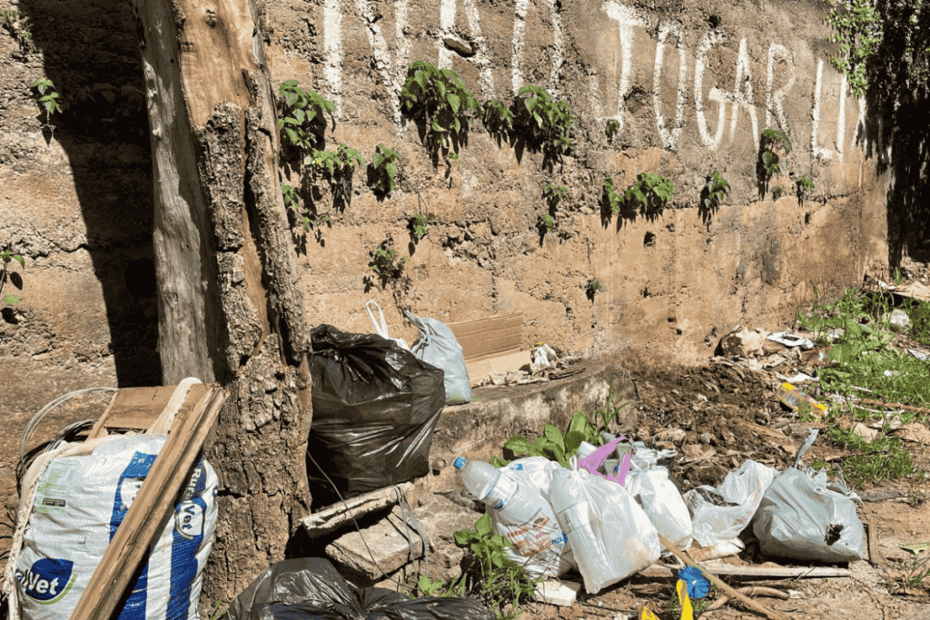 Descarte irregular frequente preocupa moradores no Bairro Industrial 2 ENTULHO