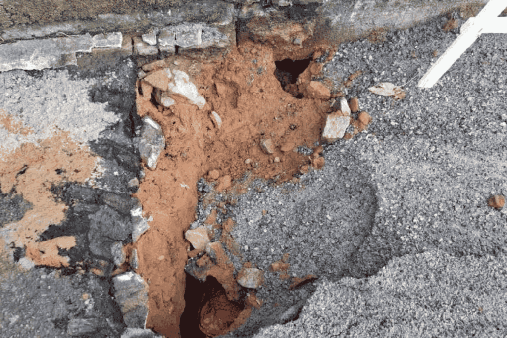 Buraco no São Pedro preocupa moradores pelo risco de acidentes
