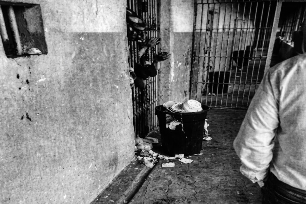 Ceresp Gameleira tem interdição judicial após mortes, superlotação e denúncias sobre insalubridade, falta de estrutura e risco a presos e servidores.