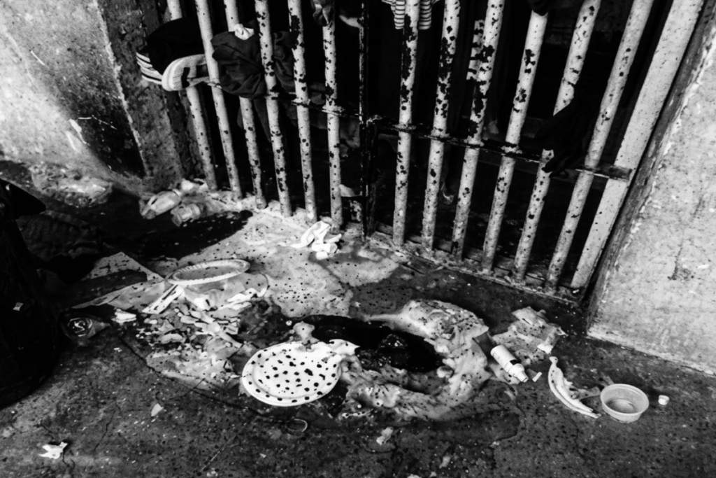 Ceresp Gameleira tem interdição judicial após mortes, superlotação e denúncias sobre insalubridade, falta de estrutura e risco a presos e servidores.