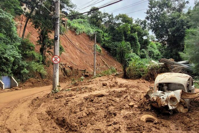 AO VIVO NA ANTENA 1 JUIZ DE FORA: fome no cérebro, trauma pós-chuva e saúde: ciência, bem-estar em debate e muito mais: acompanhe o Tribuna no Ar 1 antena 1 juiz de fora