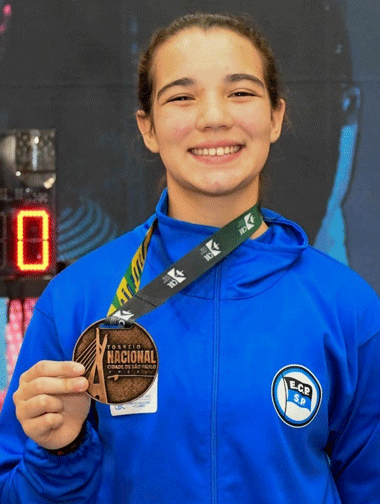 Coluna Cesar Romero – 22 e 23 de março de 2026 7 JF POR AI Bronze na esgrima Eduarda Nascimento 170326 Foto CBEsgrima