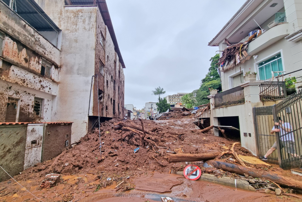 Construções e reformas em áreas afetadas pelas chuvas estão suspensas por 60 dias 1 Prefeitura intensifica exigências para movimentação de terra e obras, suspensas em áreas de risco