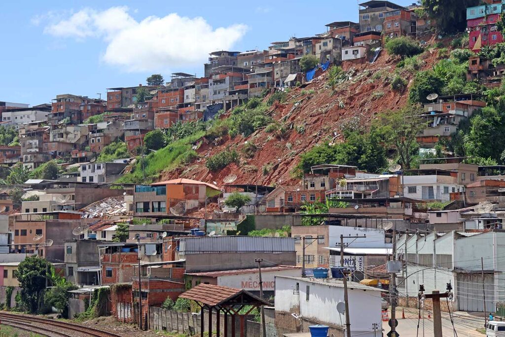 Bairro Esplanada: rua evacuada apresenta risco de desmoronamento desde 2001, segundo Defesa Civil 5 Bairro Esplanada: rua evacuada apresenta risco de desmoronamento desde 2001, segundo Defesa Civil