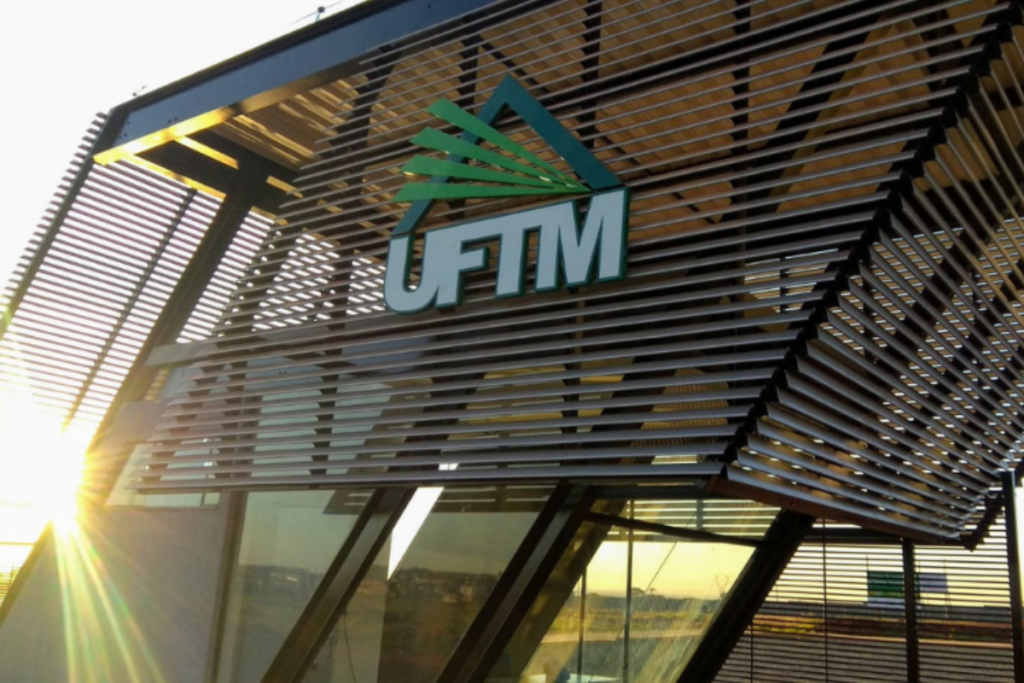 Concurso para professor na UFTM