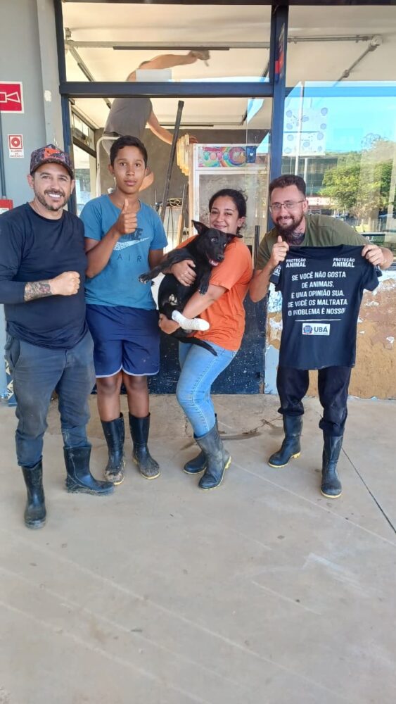 Cão comunitário é resgatado em Ubá, e campanha arrecada doações para animais atingidos pela chuva 2 WhatsApp Image 2026 03 06 at 11.23.31