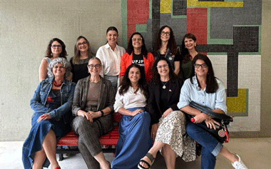 Coluna Cesar Romero – 24 de março de 2026 2 banco vermelho 1 Girlene Alves 230326 FOTO CADIJA COSTA com corte
