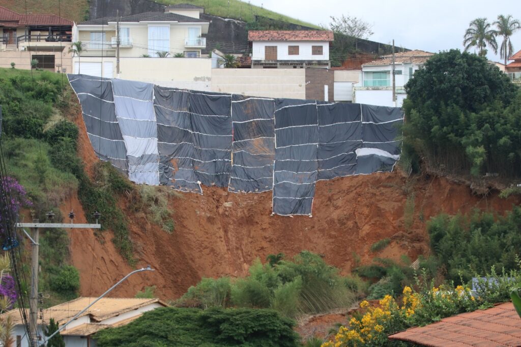 'Estamos invisíveis': moradores do Bom Clima denunciam risco de novos deslizamentos e falta de respostas