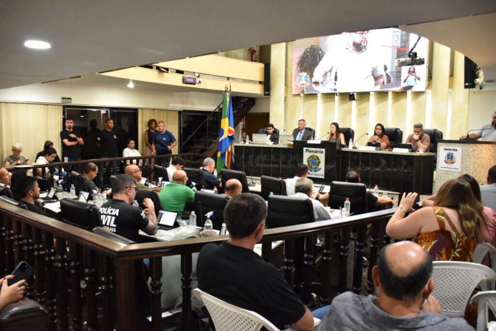 Pedido de cassação contra vereador avança na Câmara de Muriaé 1 Pedido de cassação contra vereador avança na Câmara de Muriaé