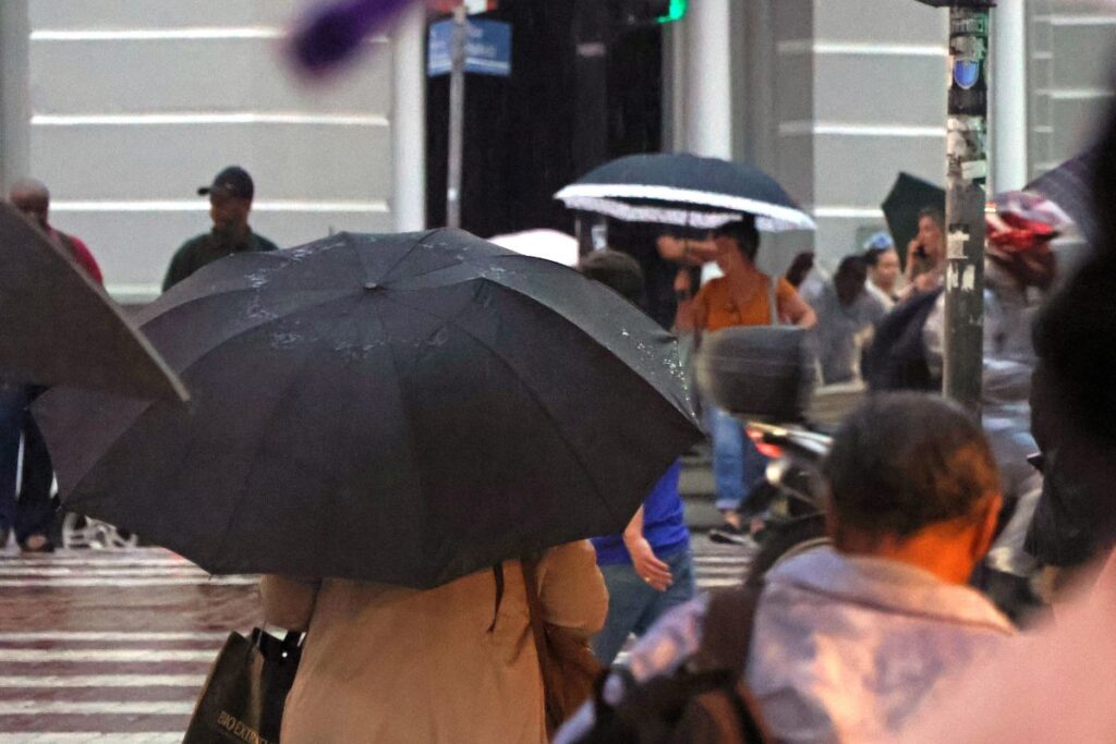 Alerta de tempestade inclui Juiz de Fora e mais de 500 cidades de Minas; confira a lista 1 Inmet emite novo alerta de chuva para Juiz de Fora e cidades da Zona da Mata
