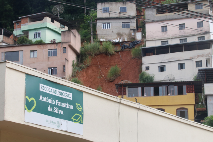 Moradores do Bairro Três Moinhos cobram solução para escola interditada que leva nome de líder comunitário 1 escola municipal antonio faustino da silva felipe couri