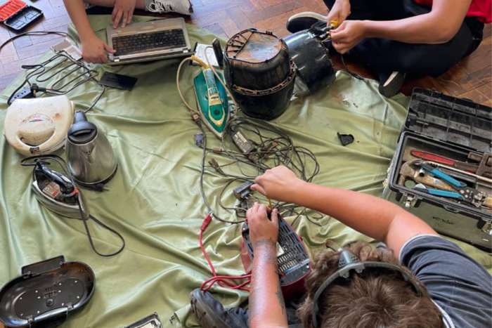 Estudantes de engenharia da UFJF fazem reparos gratuitos em eletrônicos danificados pela chuva 1 ieee eletronicos
