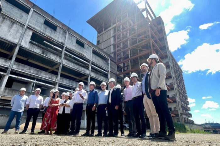 Governo federal assina ordem de serviço para retomada das obras do HU após 11 anos 1 Governo federal assina nova ordem de serviço para retomada das obras do HU da UFJF após 11 anos de paralisação