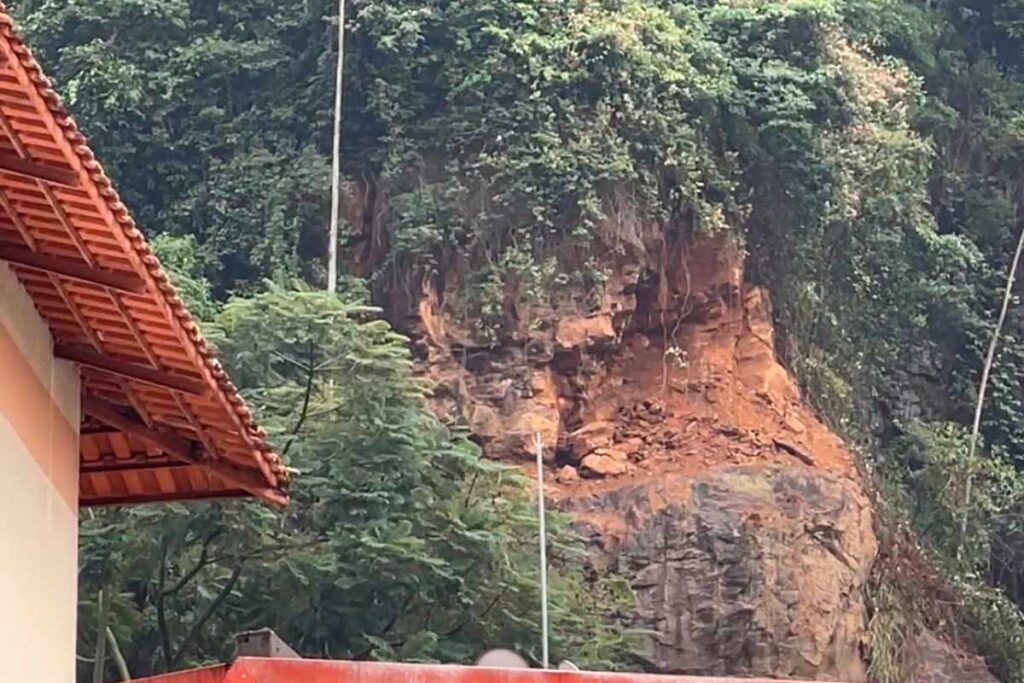 VÍDEO: veja como ficou a encosta do Morro do Cristo após a queda de blocos rochosos 2 Defesa Civil