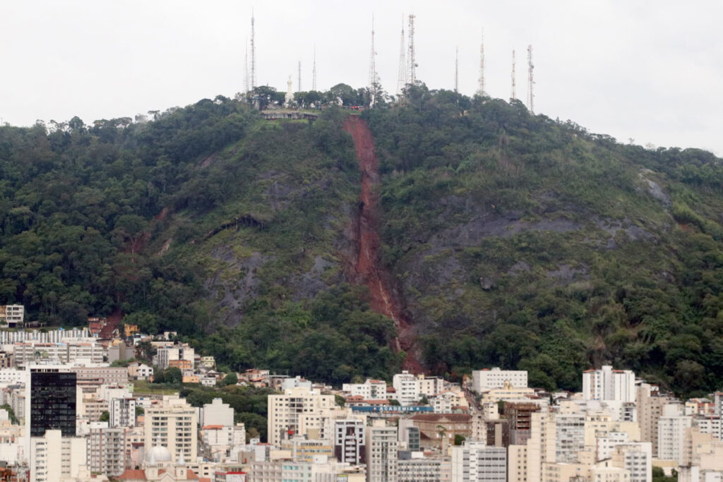 Projeto para contenção do Morro do Cristo está sob análise da Casa Civil 1 'Não é possível realizar a desinterdição dos imóveis localizados no sopé do Morro do Cristo', aponta laudo