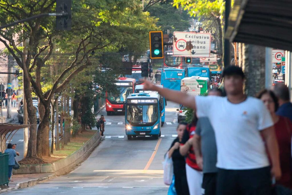 ônibus-retornam-chuvas