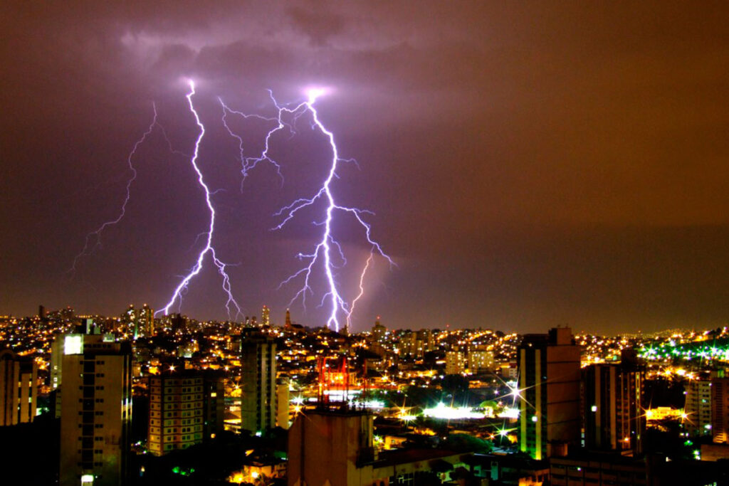 Cemig reforça monitoramento meteorológico para prevenir impactos de eventos extremos em Minas 1 raios cemig foto cemig divulgacao