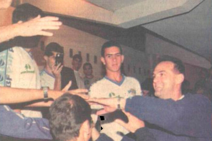 Lenda do basquete, Oscar Schmidt já jogou uma partida em Juiz de Fora 2 02 OSCAR EM JF FOTO BIA COLUCCI MAIO DE 1997