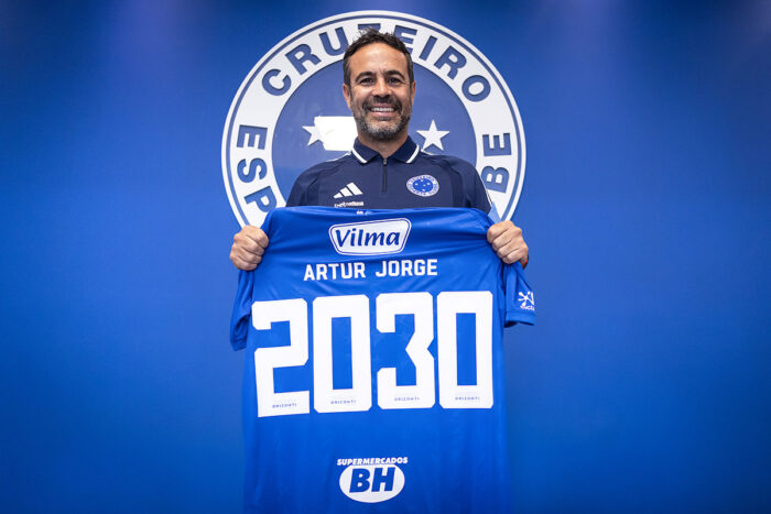 Cruzeiro anuncia renovação de Artur Jorge até 2030