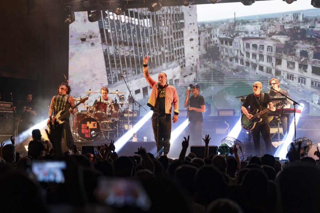 Gerais Rock Festival tem shows de Capital Inicial, Biquini e mais 1 Gerais Rock Festival estreia em Juiz de Fora com Capital Inicial, Biquini, Charlie Brown Jr. e Tihuana no Jardim Norte.