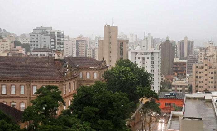 CHUVA 02 LEONARDO COSTA.jpg