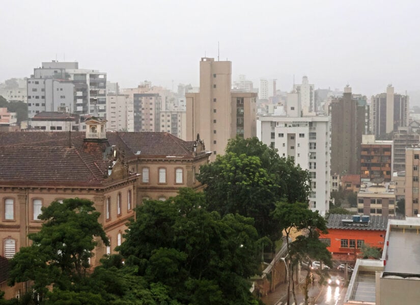 Igrejinha registra maior volume de chuva em Juiz de Fora nas últimas 12 horas; alerta de tempestade continua 4 chuva