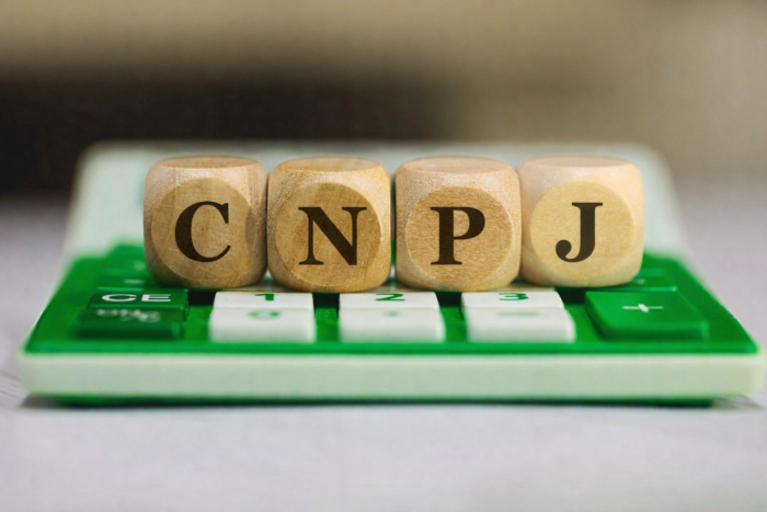 CNPJ sobre calculadora verde 1