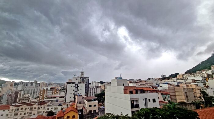 Defesa Civil emite alerta para chuvas intensas em Juiz de Fora 1 Chuva Leo Costa