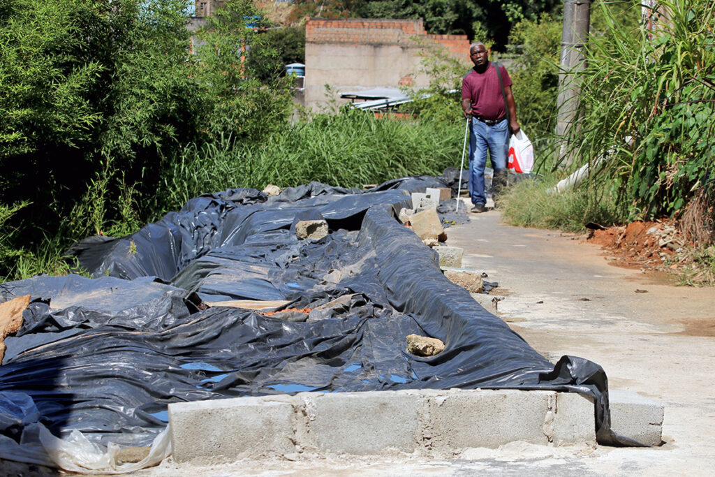 Após deslizamento, moradores do Dom Bosco temem novas ocorrências
