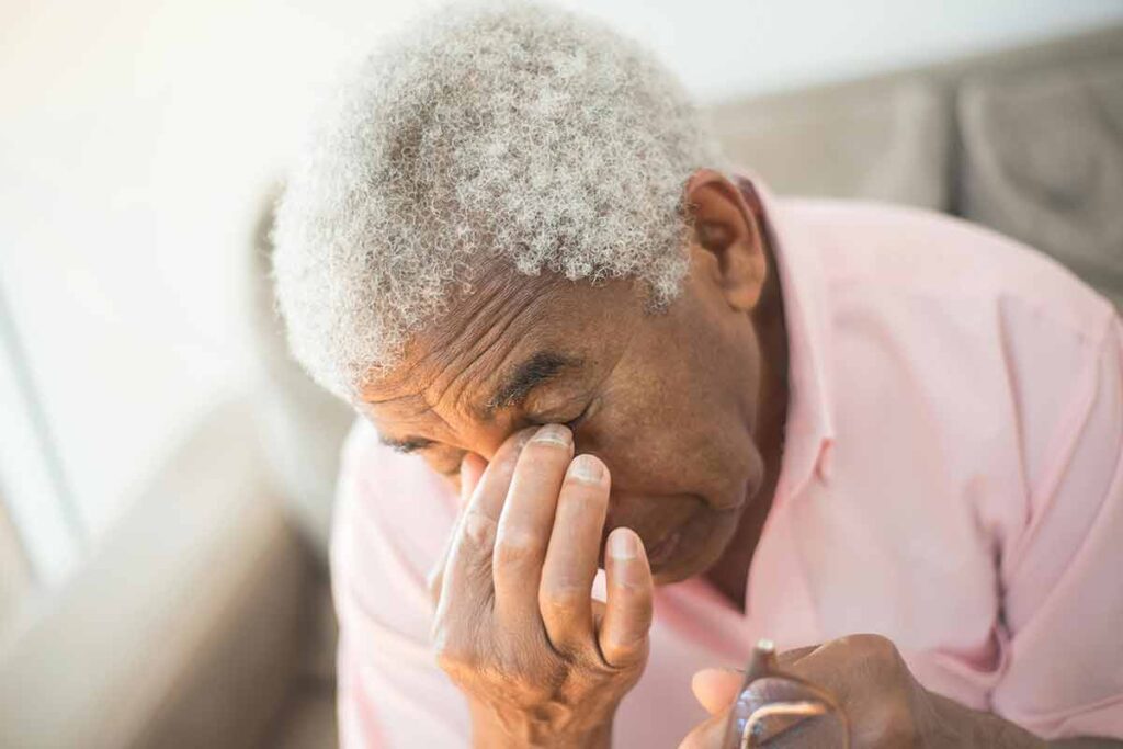 Doenças respiratórias: 5 cuidados para proteger a saúde dos idosos no outono