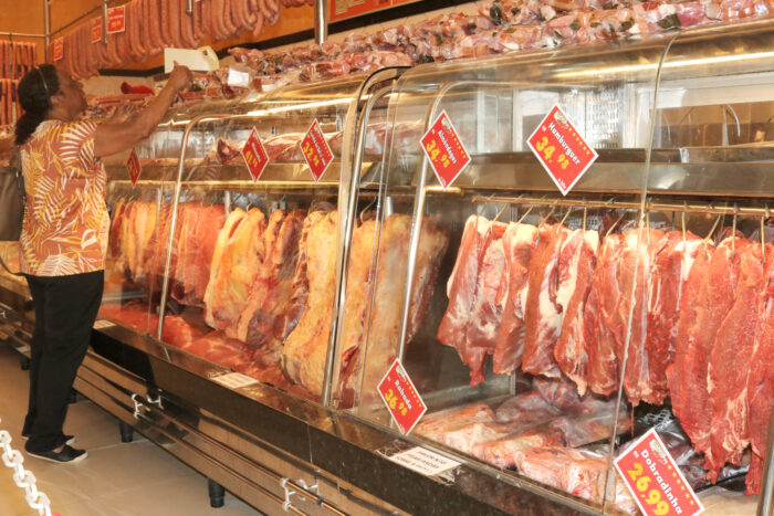 Carne bovina atinge preço recorde e deve seguir em alta em 2026 3 Preço recorde da carne bovina pressiona açougues, reduz consumo e deve seguir elevado por oferta menor, custos e exportações.
