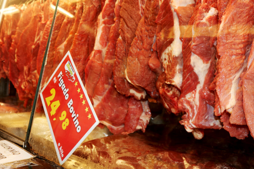 Carne bovina atinge preço recorde e deve seguir em alta em 2026 1 Preço recorde da carne bovina pressiona açougues, reduz consumo e deve seguir elevado por oferta menor, custos e exportações.