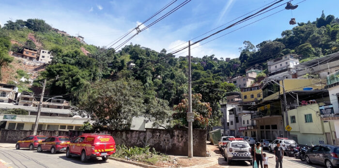 Corte de água sem aviso no Três Moinhos gera protesto de moradores 1 TRES MOINHOS FELIPE COURI 17.jpg