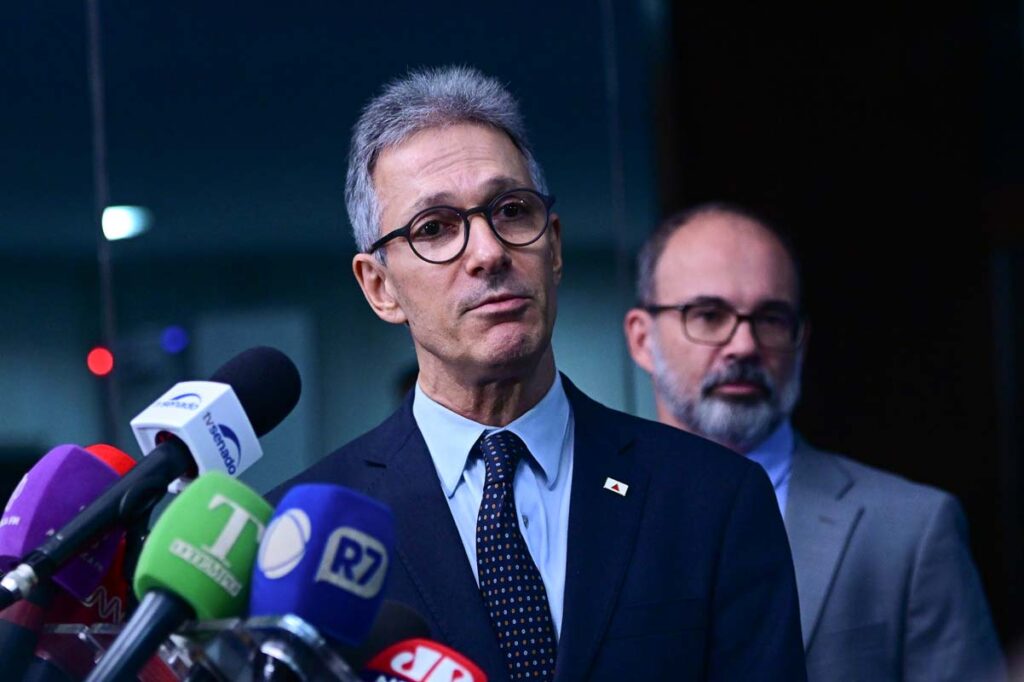 Romeu Zema volta a subir o tom e faz nova crítica a Flávio Bolsonaro 1 ZEMA Foto Andressa Anholete Agencia Senado