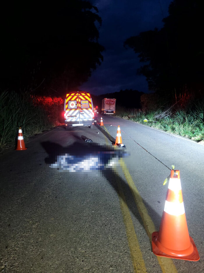 Motociclista morre após bater em dois caminhões em acidente na MG-447 1 acidente na MG-447