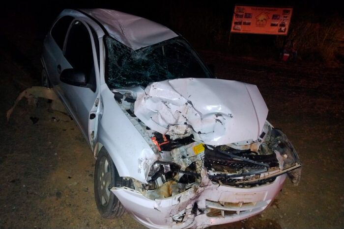 Acidente entre carro e moto deixa dois feridos graves na MG-133 em Rio Pomba 1 Acidente entre carro e moto deixa dois feridos graves na MG-133, em Rio Pomba