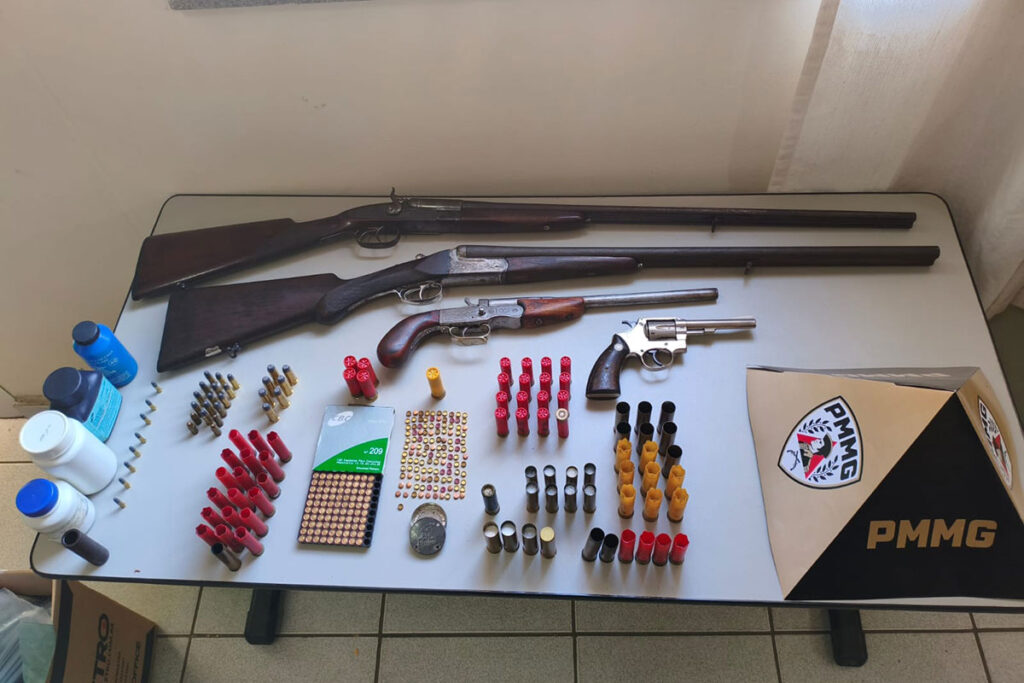 Homem é multado e preso com armas, munições e materiais de pesca proibidos em Arantina