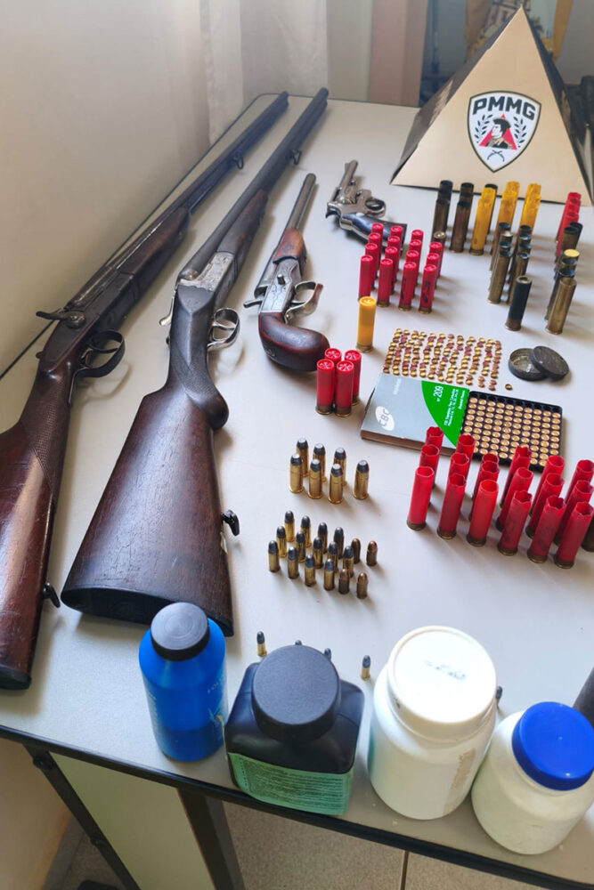 Homem é multado em R$ 20 mil e preso com armas, munições e materiais de pesca proibidos 1 Homem é multado e preso com armas, munições e materiais de pesca proibidos em Arantina