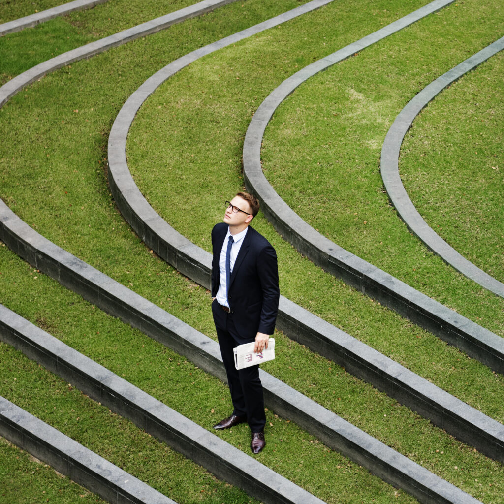 Você está cansado ou desengajado no trabalho? Como diferenciar e evitar decisões erradas na carreira 1 busy businessman teh go