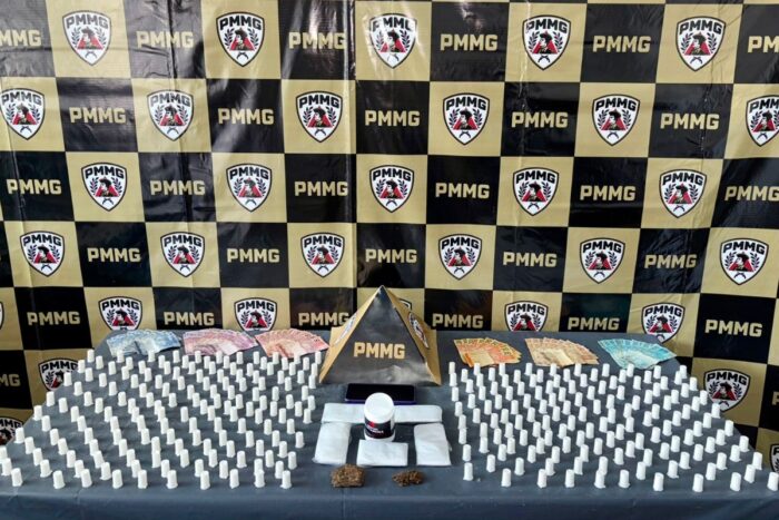 Casal é preso por tráfico de drogas com material avaliado em R$ 15 mil em cidade da região 1 Casal é preso por tráfico de drogas com material avaliado em R$ 15 mil