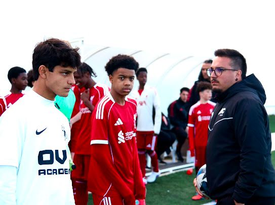 Equipe sub-15 de JF vence o Liverpool em competição na Espanha 2 ovt x liverpool. foto ovt academy