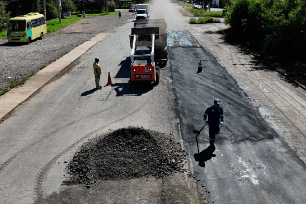 Avenida JK recebe recapeamento em novo trecho