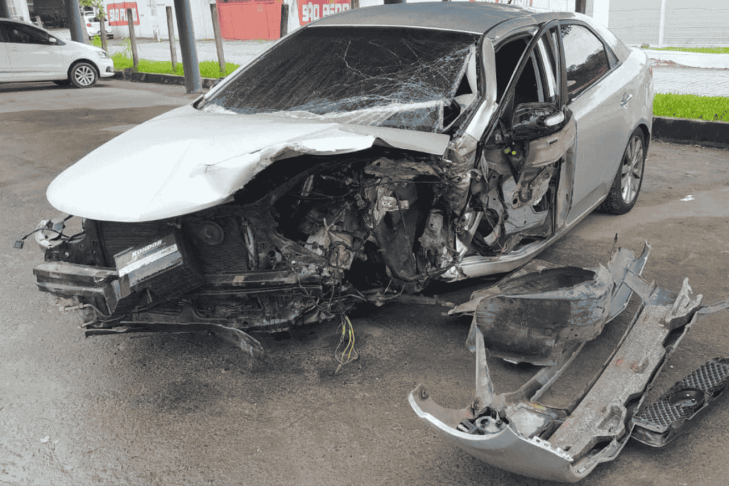Acidentes na BR-267 e na BR-116 envolvem seis veículos e deixam feridos 1 motorista Acidentes na BR-267 e na BR-116 envolvem seis veículos e deixam feridos