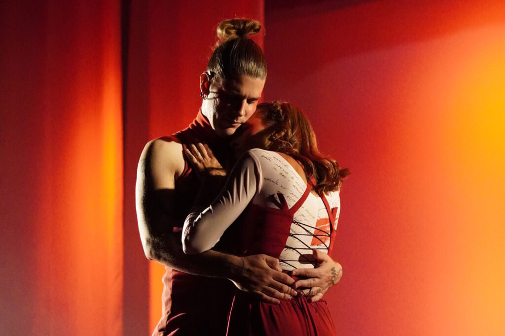 'Amor em verso e canção': espetáculo une dança, música ao vivo e poesia no Teatro Paschoal Carlos Magno