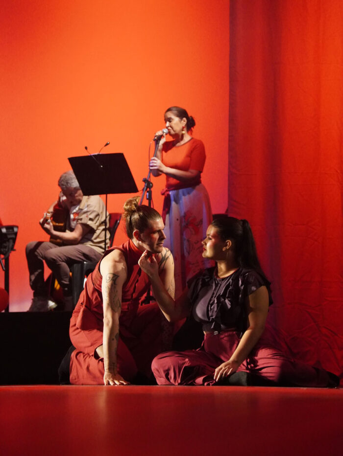 'Amor em verso e canção': espetáculo une dança, música ao vivo e poesia no Teatro Paschoal Carlos Magno 1 'Amor em verso e canção': espetáculo une dança, música ao vivo e poesia no Teatro Paschoal Carlos Magno