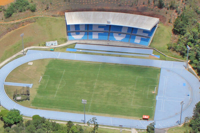 Projeto de futebol da UFJF busca jogadoras para formar equipe feminina