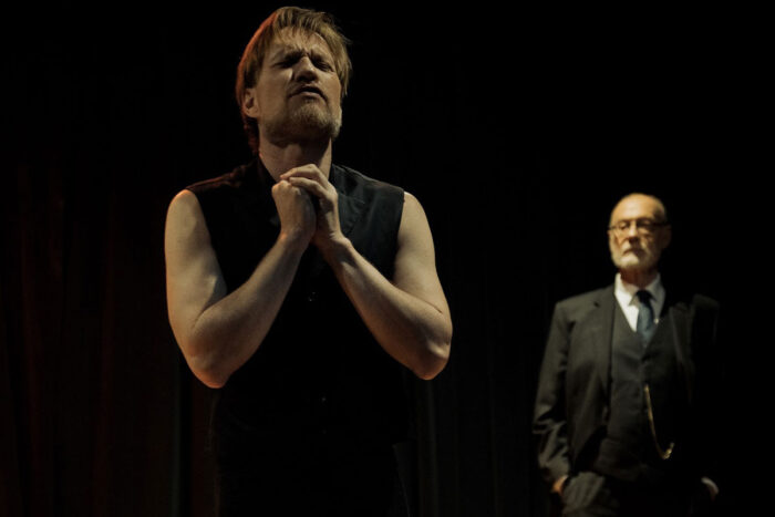 Peça inspirada em caso clínico de Freud chega ao Teatro Solar em Juiz de Fora 1 freud teatro