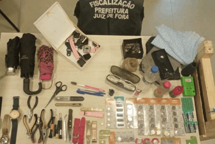 Perfumes, óculos e até alimentos: operação apreende 5 mil itens do comércio irregular em Juiz de Fora 1 Fisalizacao PJF