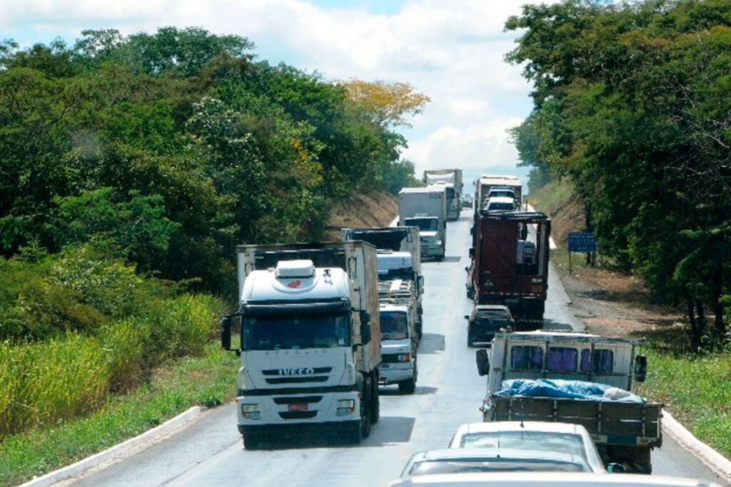 Rodovia onde acidente deixou oito mortos, BR-251 aguarda assinatura para início de obras no Norte de Minas 1 Foto Guilherme Dardanhan br 251