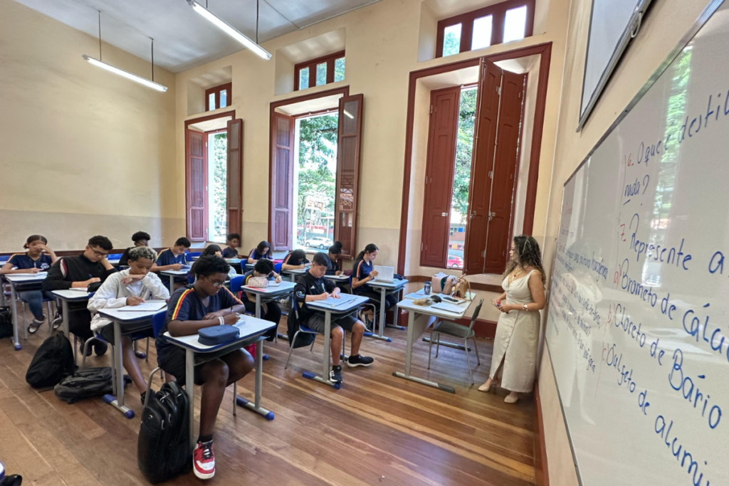 Com vagas em Juiz de Fora, Governo de Minas nomeia mais de 2 mil professores 1 Governo de Minas nomeia 2.201 professores, com vagas em Juiz de Fora. Total de nomeações na Educação em 2026 já chega a 6.886.
